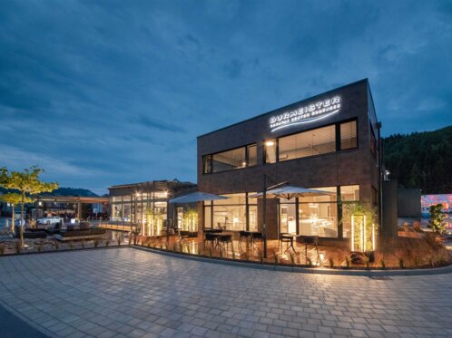 BURMEISTER CARAVAN CENTER